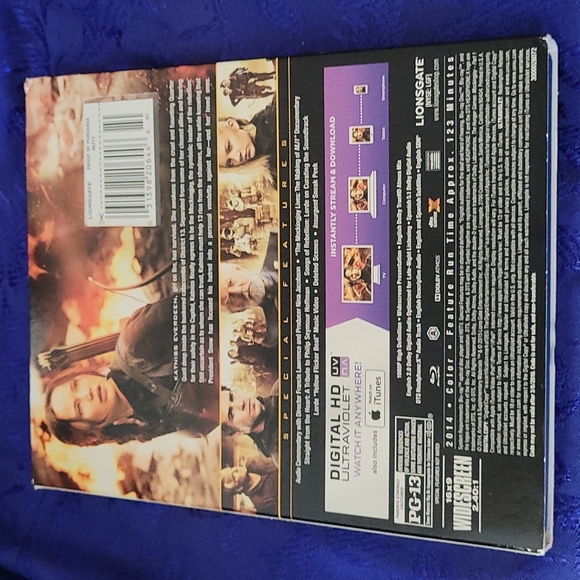 The Hunger Games: Mockingjay Part I & II DVD + Blu-ray Sets [Widescreen] - Picture 4 of 16
